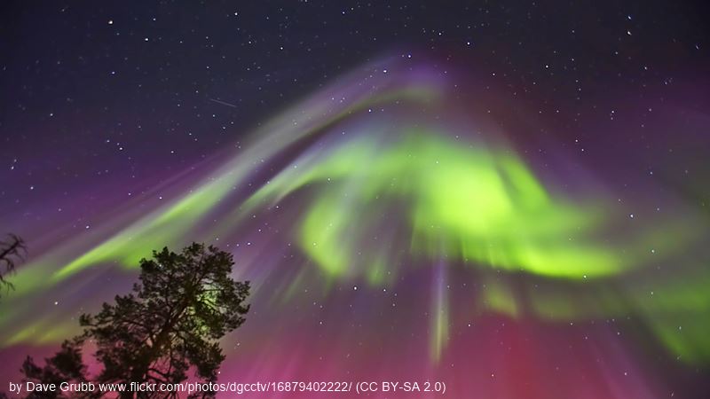 Northern Lights pyramid + meteor - Finland